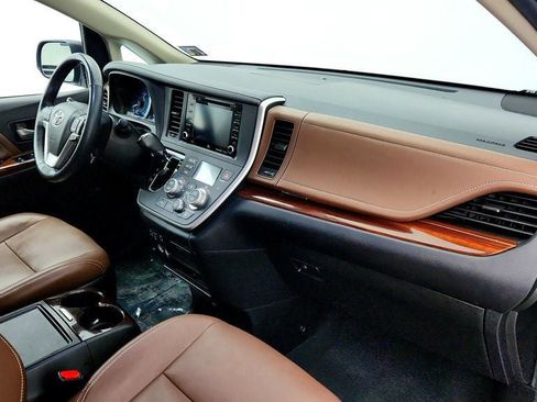 Used 2020 Toyota Sienna Limited Premium image 27