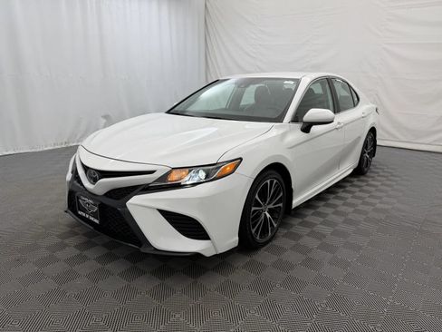 Used 2020 Toyota Camry SE FWD image 2