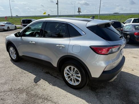 Used 2020 Ford Escape SE image 7