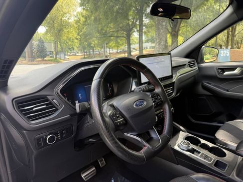 Used 2024 Ford Escape ST-Line w/ Tech Pack #1 AWD/4WD image 10
