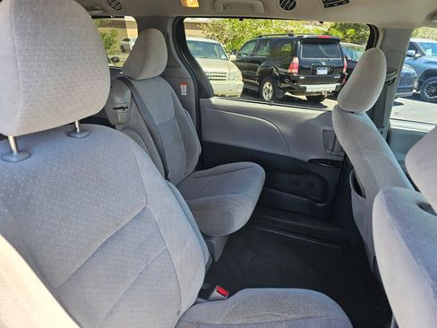 Used 2015 Toyota Sienna LE FWD image 15
