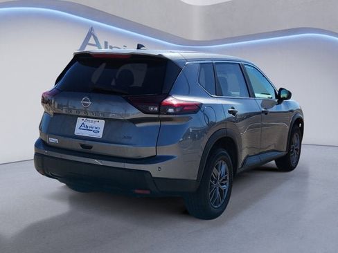 Used 2024 Nissan Rogue S AWD/4WD image 5