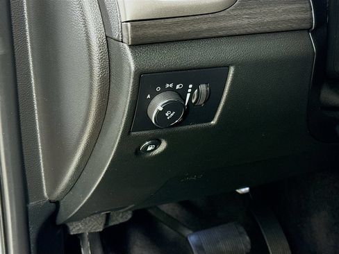 Used 2018 Jeep Grand Cherokee Laredo AWD/4WD image 12