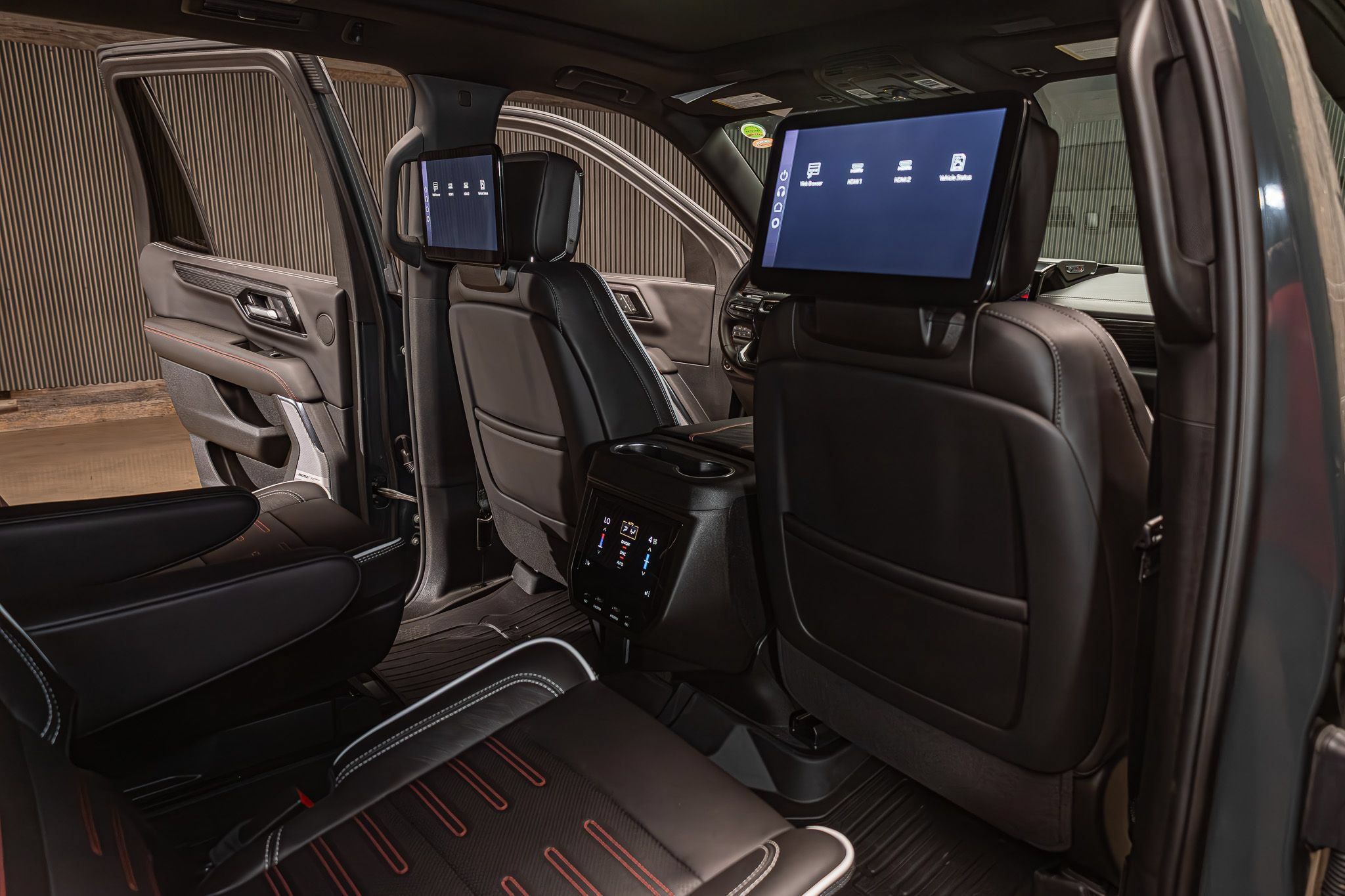 Used 2025 GMC Yukon AT4 Ultimate w/ LPO, Illumination Package AWD/4WD image 26
