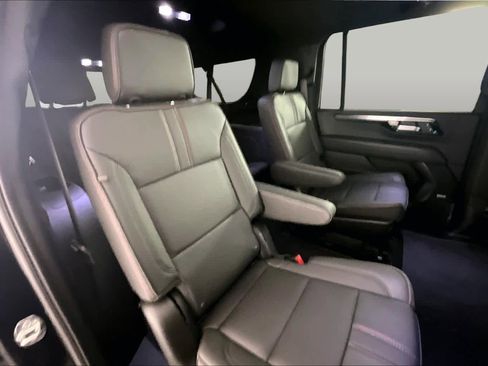 Used 2026 Chevrolet Suburban RST w/ Comfort Package AWD/4WD image 20