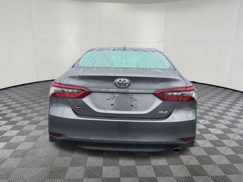 Used 2022 Toyota Camry XLE image 6