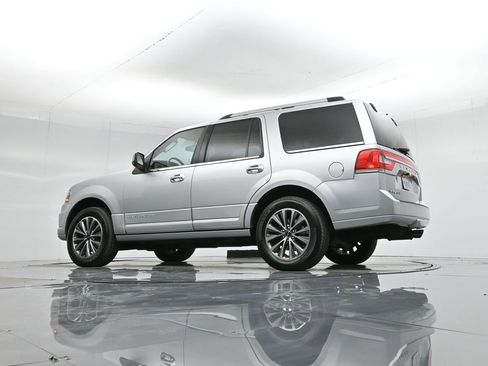 Used 2017 Lincoln Navigator Select image 35