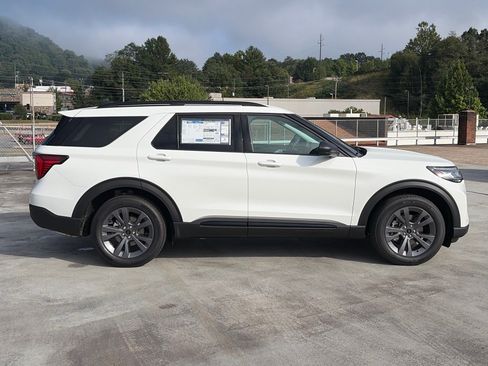 New 2026 Ford Explorer Active w/ Active Comfort Package AWD/4WD image 2