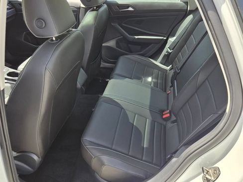 Certified 2023 Volkswagen Jetta SE w/ Panoramic Sunroof Package FWD image 12