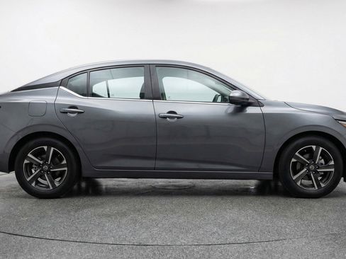 Used 2025 Nissan Sentra SV FWD image 11