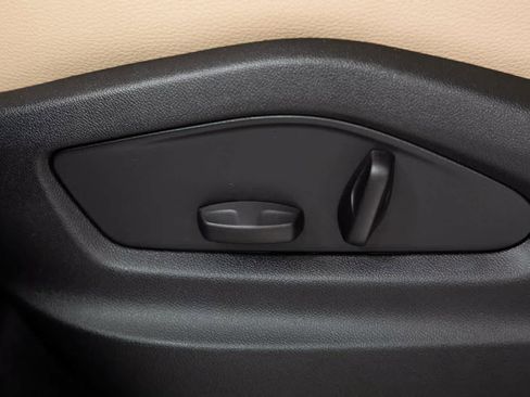 Certified 2025 Porsche Cayenne image 17