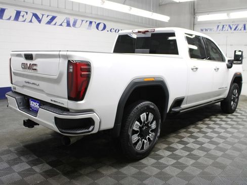 Used 2025 GMC Sierra 3500 Denali w/ Denali Reserve Package AWD/4WD image 5