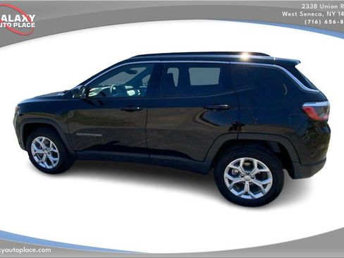 Used 2024 Jeep Compass Latitude AWD/4WD image 8