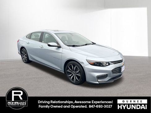 Used 2017 Chevrolet Malibu LT w/ Leather Package image 2