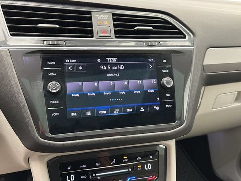 Used 2023 Volkswagen Tiguan SE AWD/4WD image 22