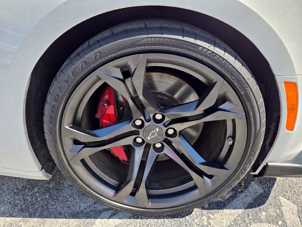 Used 2020 Chevrolet Camaro SS RWD image 19