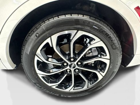 Used 2025 Lincoln Nautilus Reserve AWD/4WD image 89