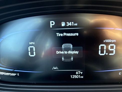 Used 2024 Hyundai Venue Limited image 24