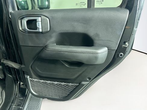 Used 2022 Jeep Wrangler Unlimited Sahara w/ Cold Weather Group AWD/4WD image 30