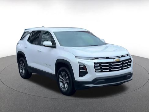 Used 2025 Chevrolet Equinox LT image 3