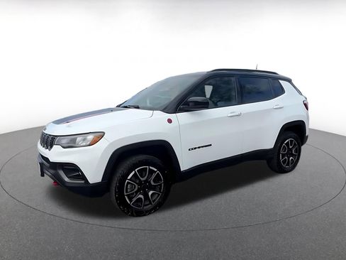 Used 2025 Jeep Compass Trailhawk AWD/4WD image 8