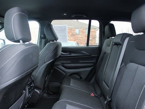 Used 2025 Jeep Grand Cherokee Laredo w/ Luxury Tech Group I image 31