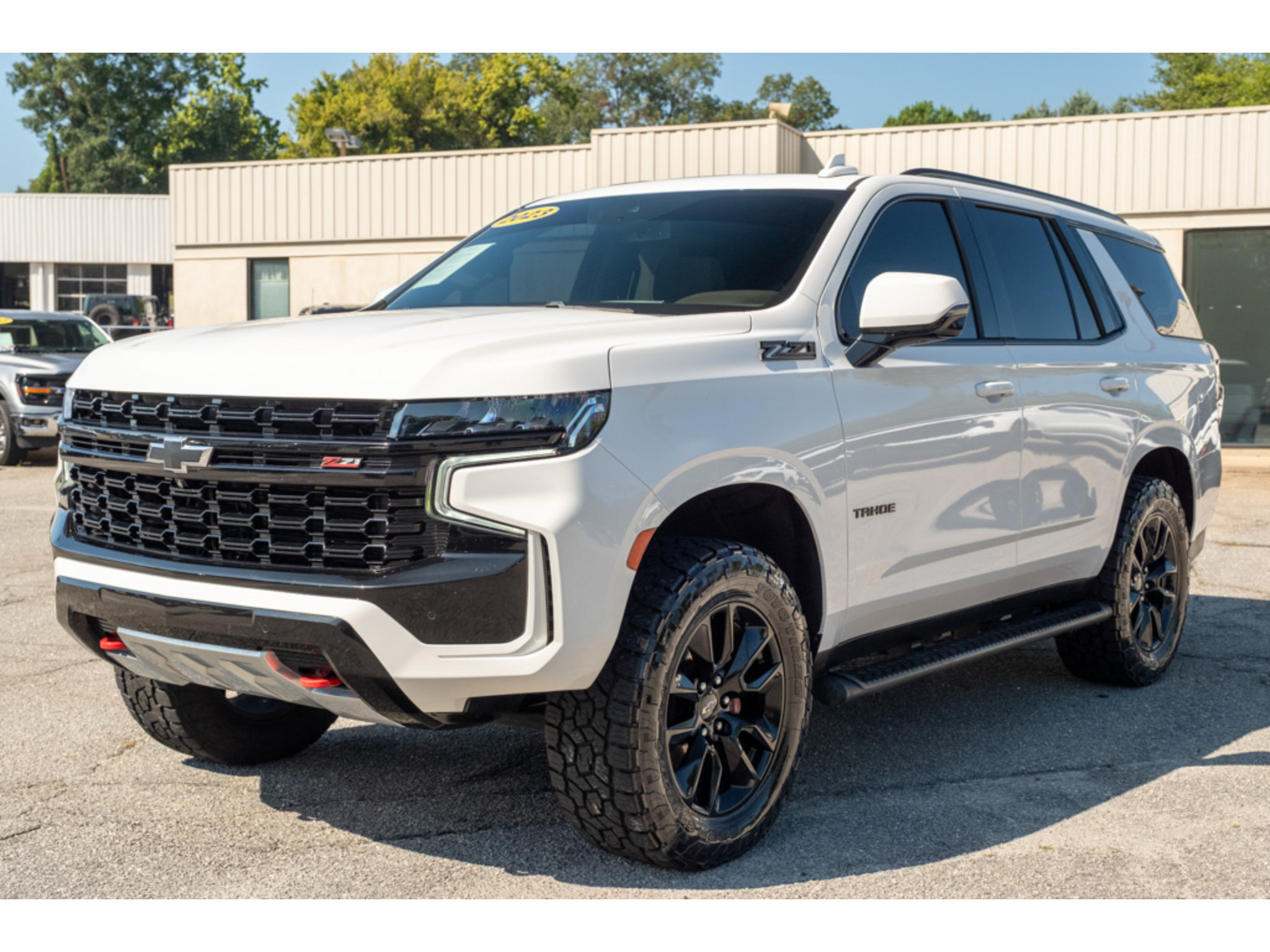 Used 2023 Chevrolet Tahoe Z71 w/ Luxury Package AWD/4WD image 4