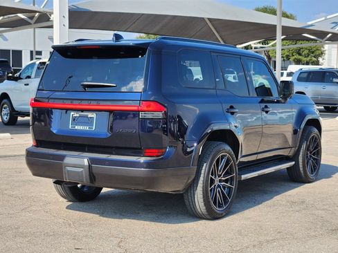 Used 2024 Lexus GX 550 w/ Cold Area Package AWD/4WD image 5