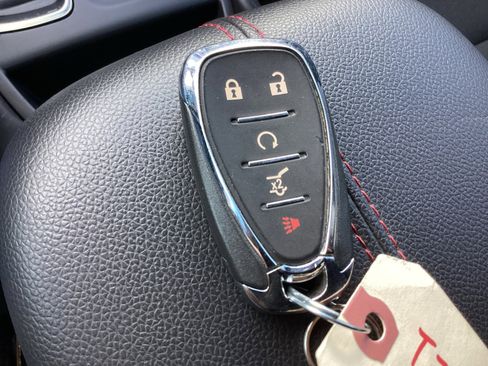 Used 2023 Chevrolet Equinox RS image 37