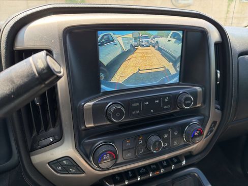 Used 2018 GMC Sierra 2500 Denali w/ Suspension Package, Off-Road AWD/4WD image 19