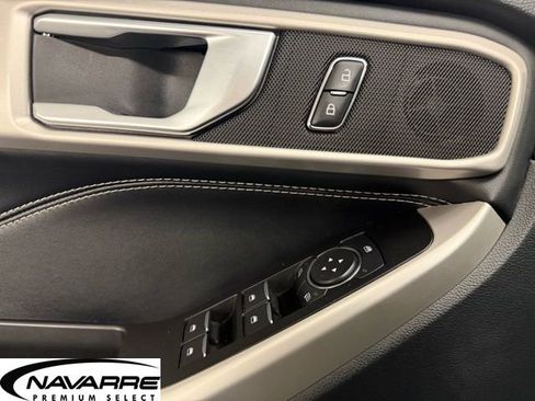 Used 2021 Ford Explorer XLT image 30