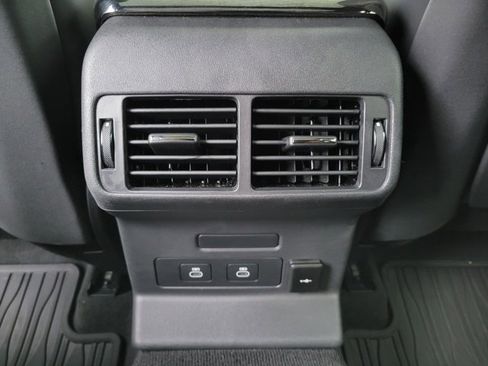 Used 2025 Land Rover Range Rover Velar Dynamic HSE image 24