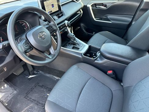 Used 2025 Toyota RAV4 XLE FWD image 11