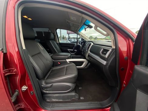 Used 2019 Nissan Titan PRO-4X image 14