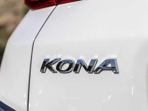 Used 2023 Hyundai Kona Limited w/ Cargo Package FWD image 12