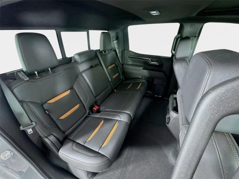 Used 2025 GMC Sierra 1500 AT4 w/ AT4 Premium Package AWD/4WD image 28
