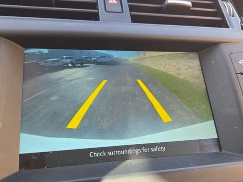 Used 2017 Land Rover Discovery SE image 19