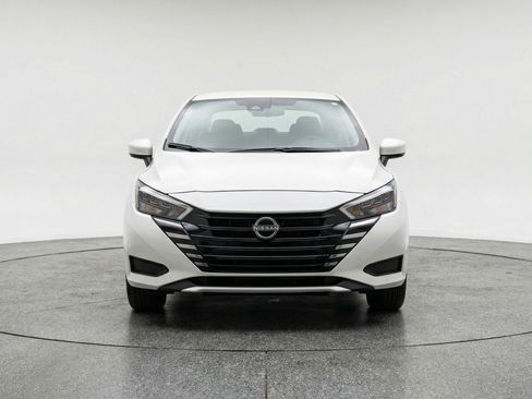 Used 2025 Nissan Versa SV image 1