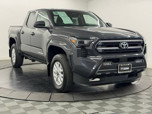 Used 2026 Toyota Tacoma SR5 AWD/4WD image 8