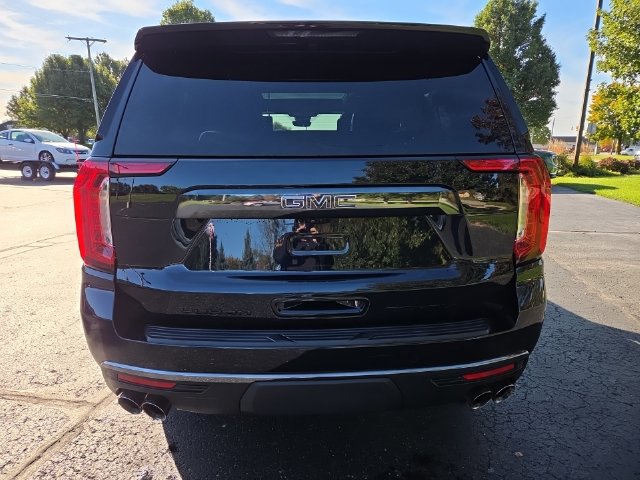 Used 2023 GMC Yukon XL Denali Ultimate w/ LPO, Floor Liner Package AWD/4WD image 4