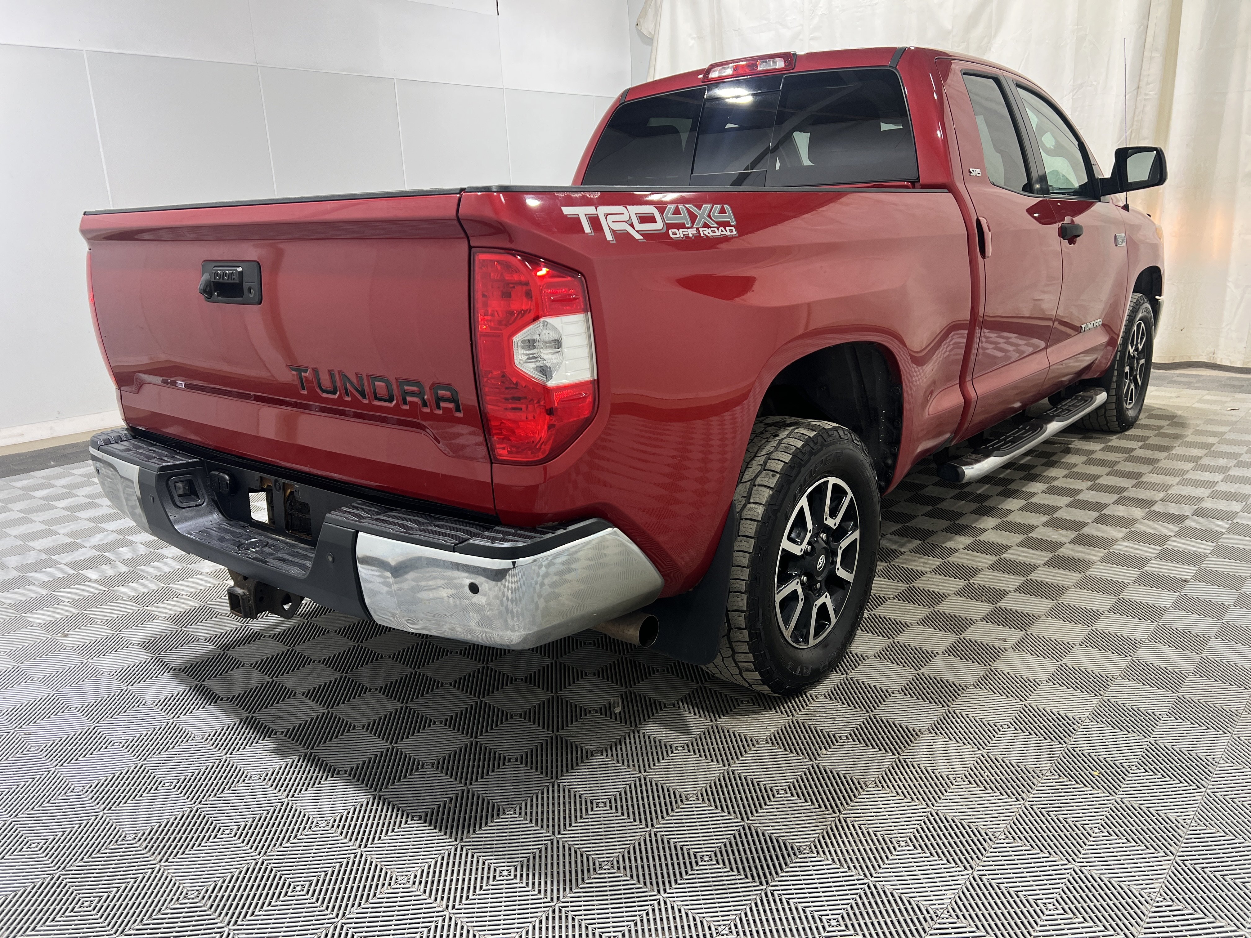 Used 2017 Toyota Tundra SR5 AWD/4WD image 3