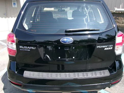 Used 2017 Subaru Forester 2.5i w/ Alloy Wheel Package AWD/4WD image 4