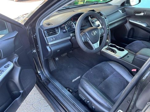 Used 2014 Toyota Camry SE w/ Leather Package FWD image 9