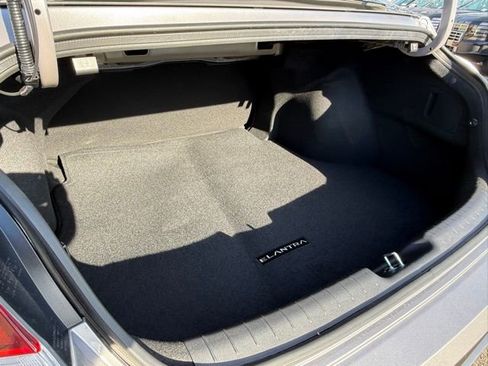 Used 2025 Hyundai Elantra Sport image 32