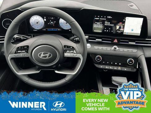 New 2025 Hyundai Elantra SEL image 18