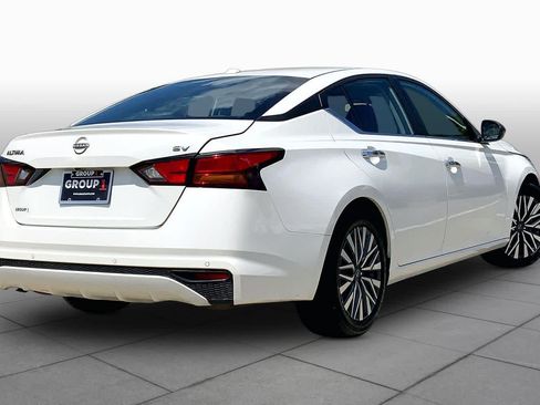 Used 2024 Nissan Altima 2.5 SV FWD image 13