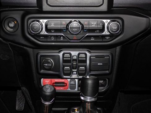 Used 2021 Jeep Gladiator Mojave w/ LED Lighting Group image 17