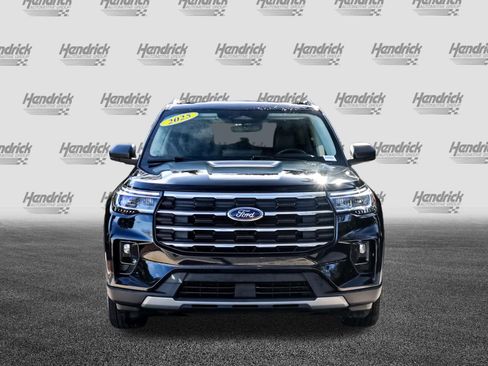 Used 2025 Ford Explorer Active w/ Active Comfort Package image 3