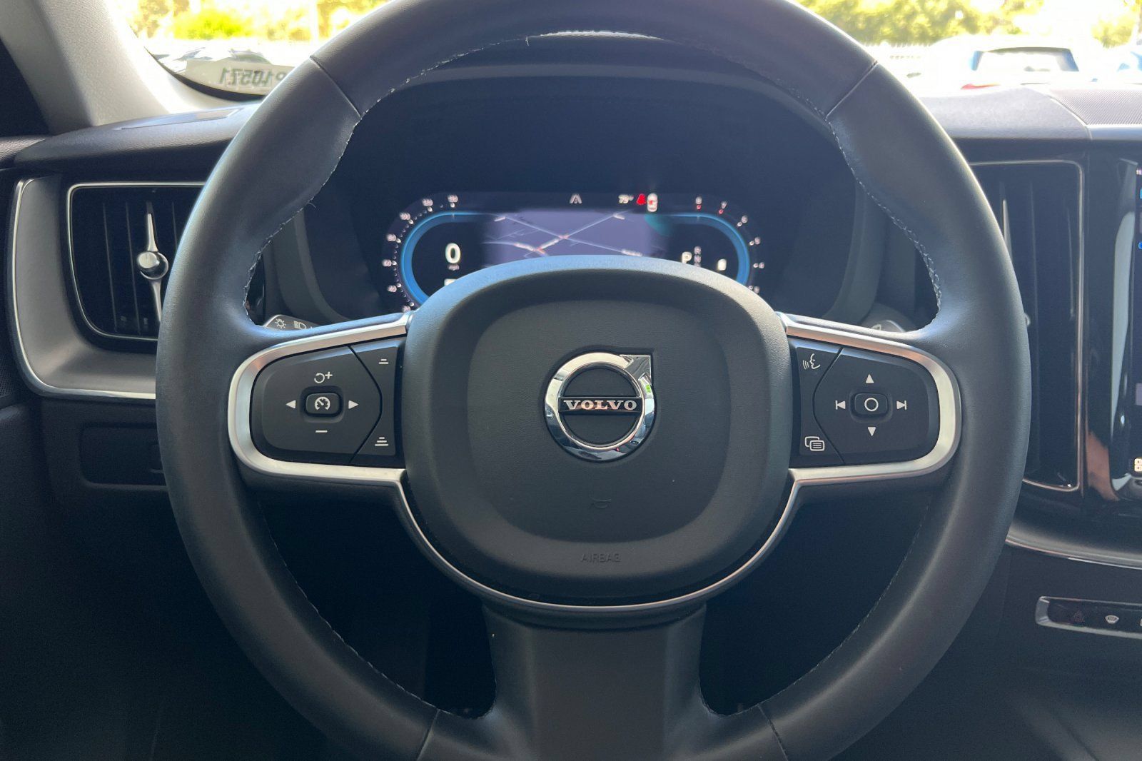 Used 2023 Volvo XC60 B5 Core FWD image 25