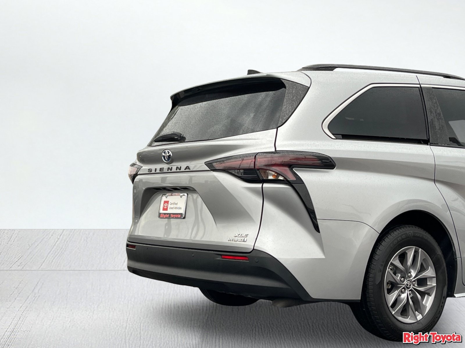 Certified 2024 Toyota Sienna XLE FWD image 12